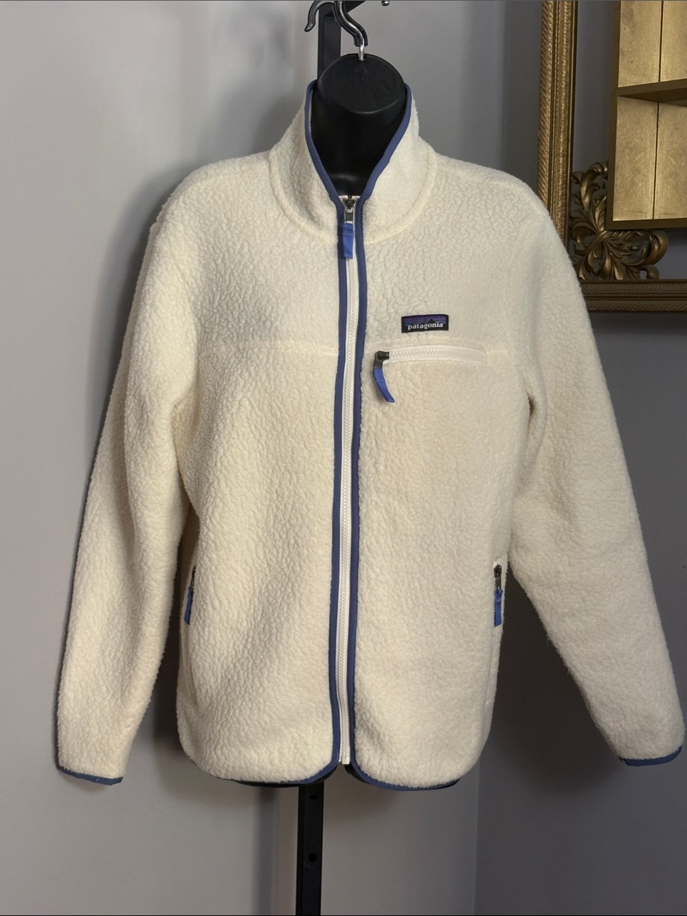 Patagonia Medium Retro Pile Fleece Jacket Cream Sherpa with Blue Trim Natural